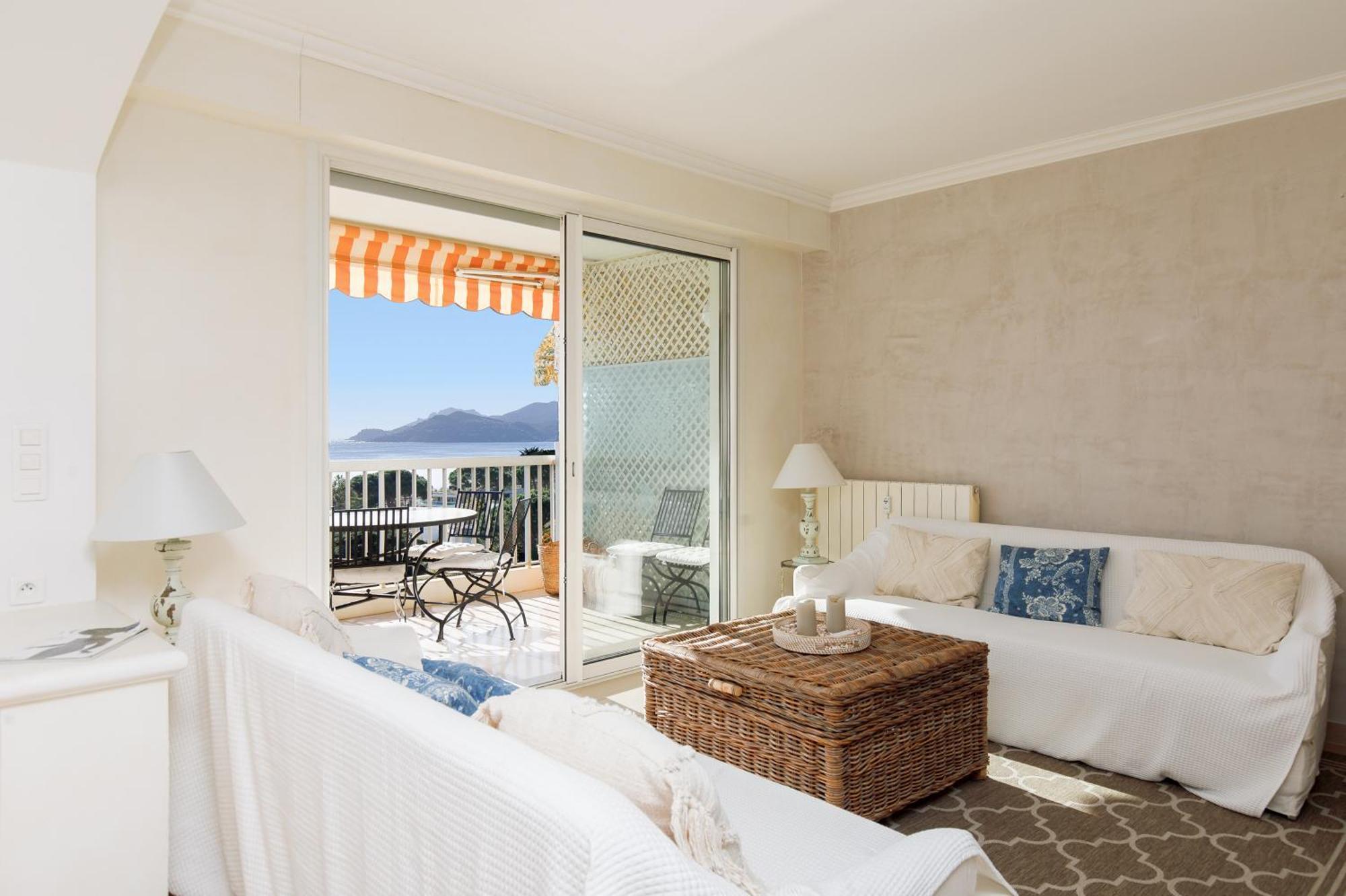 Immogroom - Spacious Bright T3 - Sea View -terrace Cannes